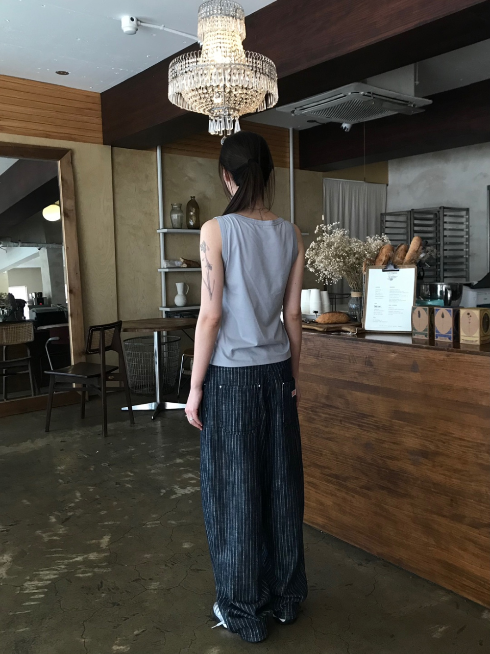 반팔 티셔츠 모델 착용 이미지-S1L26