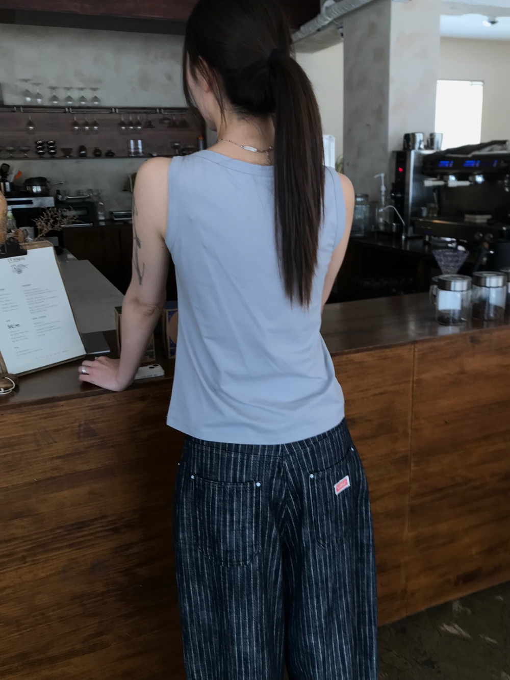 반팔 티셔츠 모델 착용 이미지-S1L21