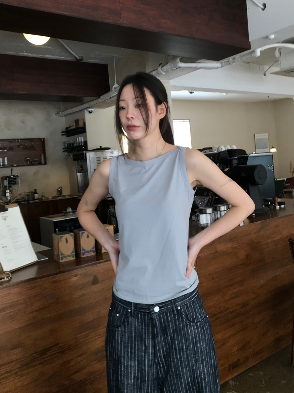 반팔 티셔츠 모델 착용 이미지-S1L25