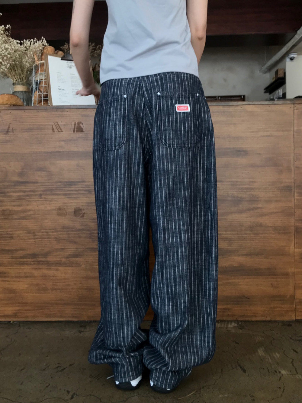 반팔 티셔츠 모델 착용 이미지-S1L22