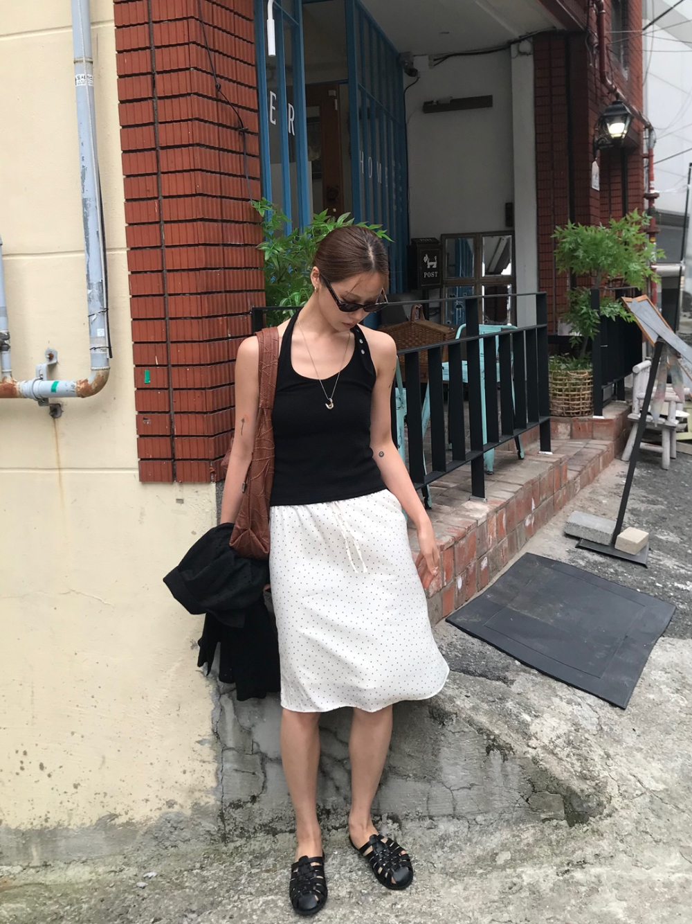 드레스 모델 착용 이미지-S1L4