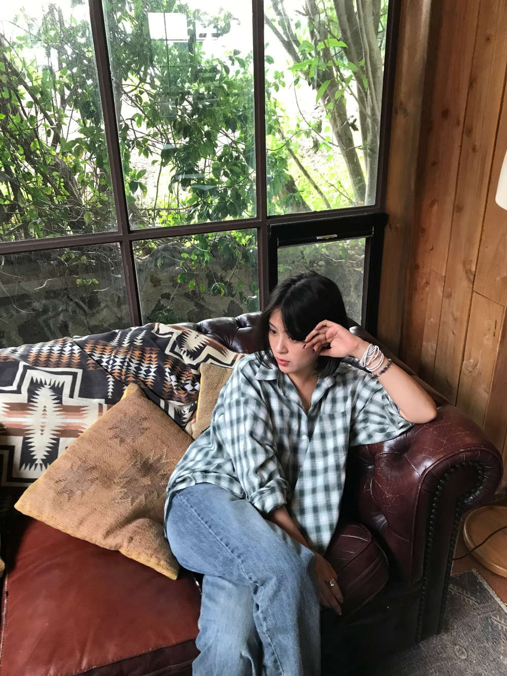 블라우스 모델 착용 이미지-S1L43