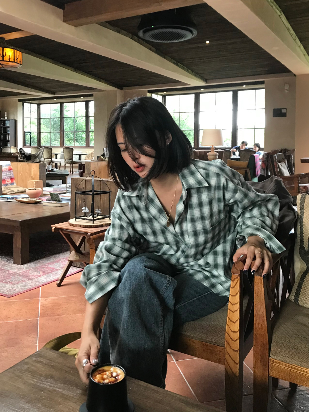 블라우스 모델 착용 이미지-S1L46