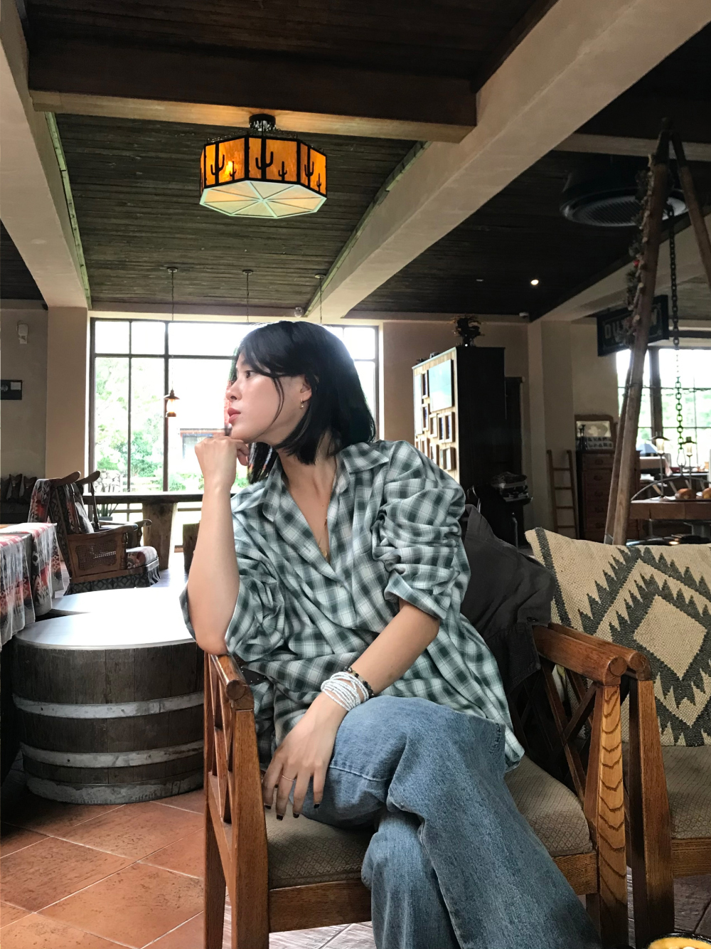 블라우스 모델 착용 이미지-S1L45