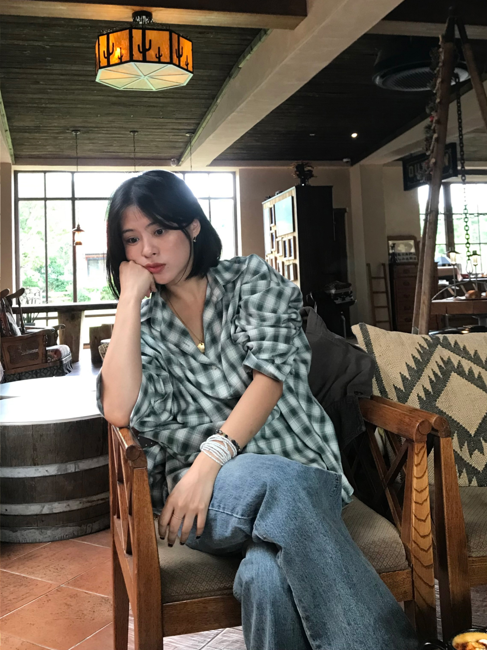 블라우스 모델 착용 이미지-S1L42