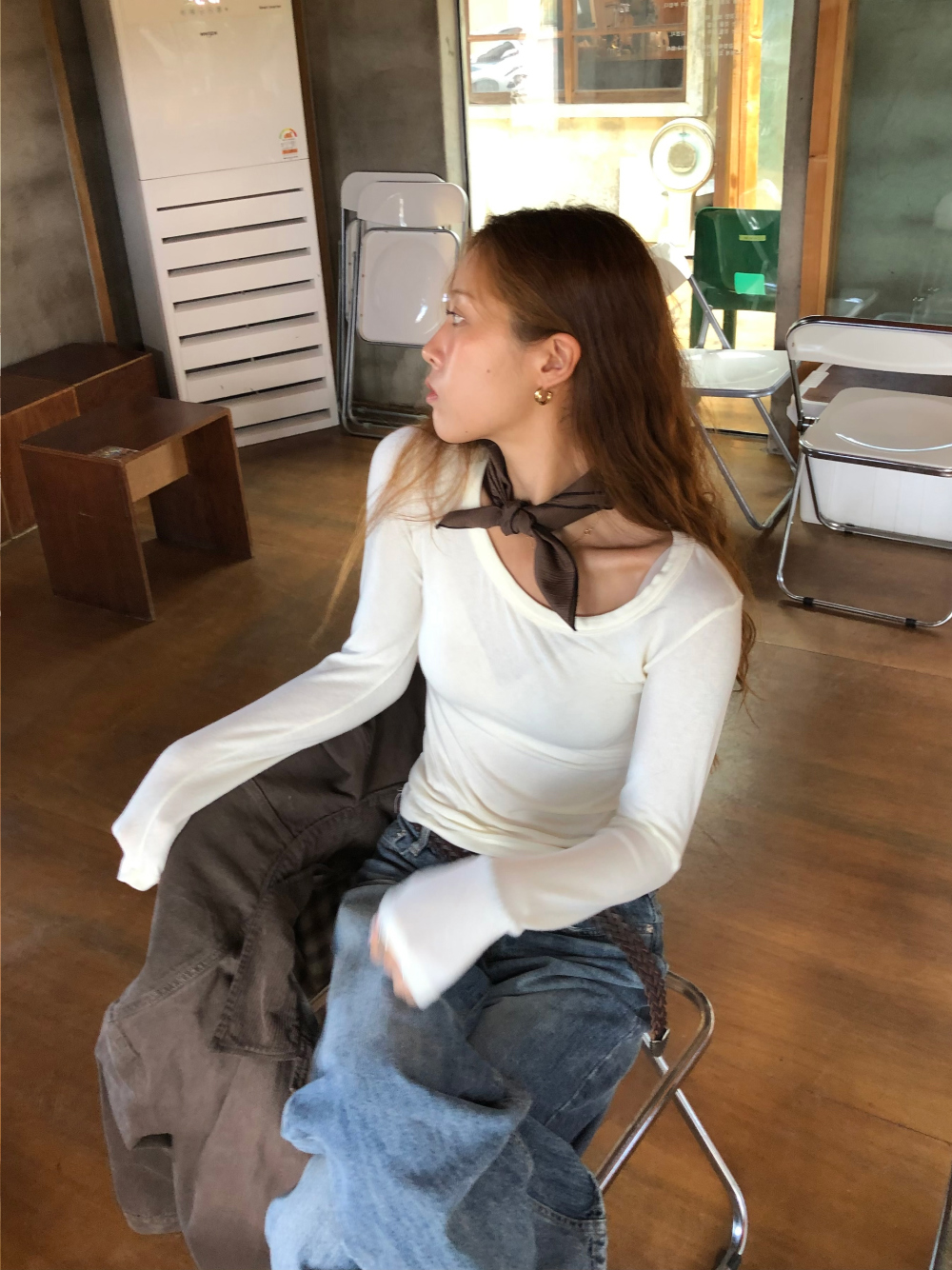 블라우스 모델 착용 이미지-S1L35