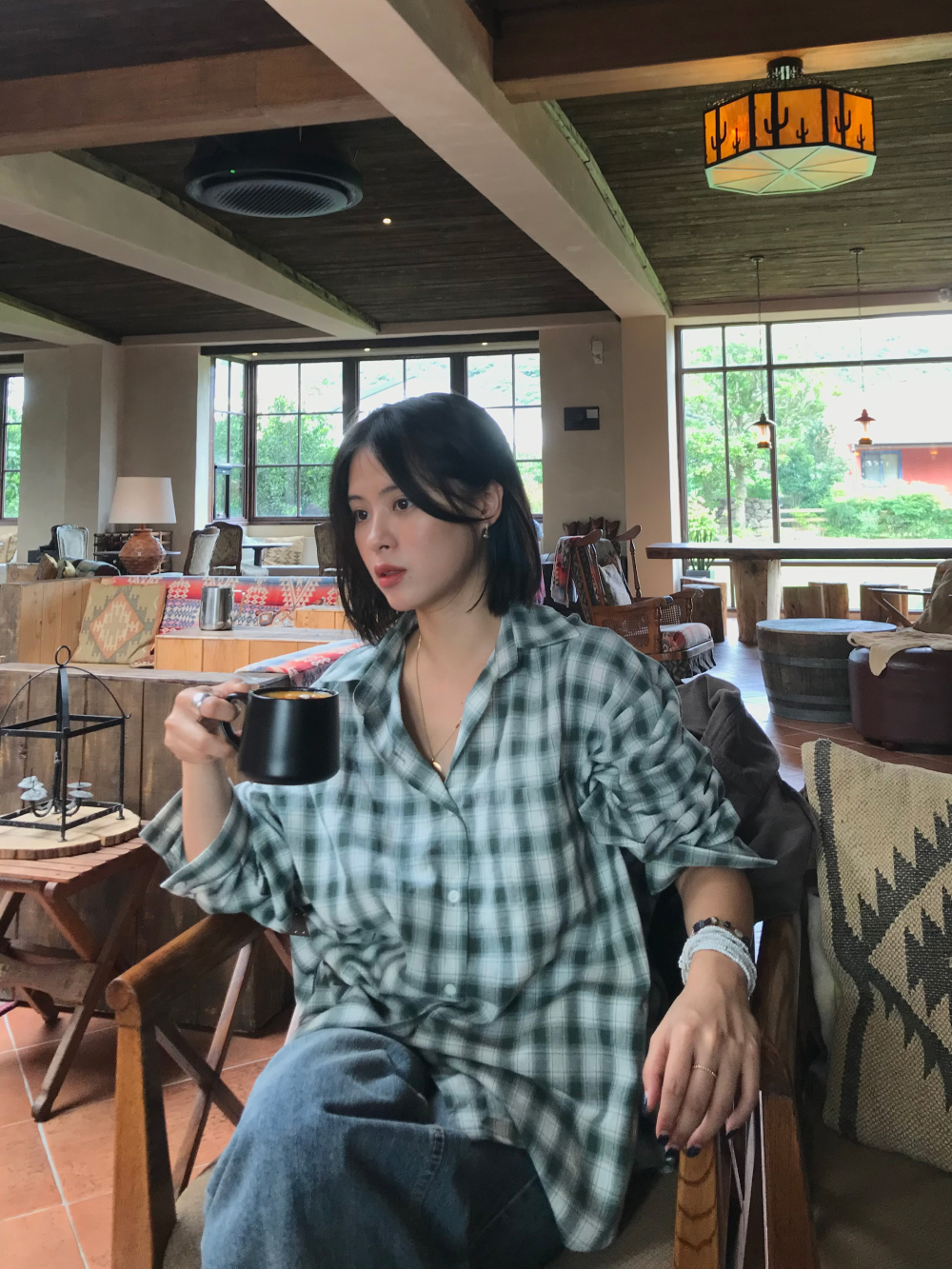 블라우스 모델 착용 이미지-S1L44