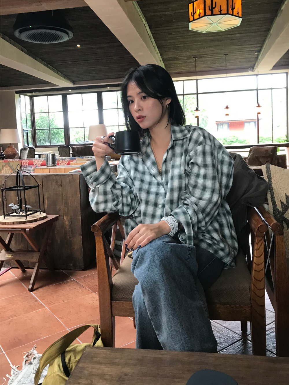 블라우스 모델 착용 이미지-S1L56