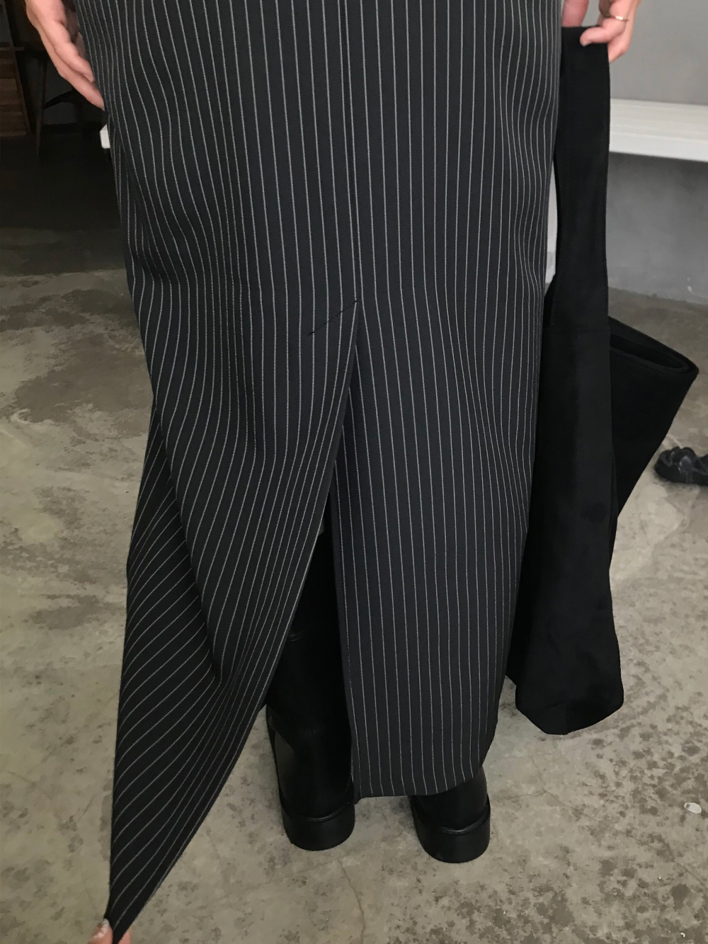 바지 모델 착용 이미지-S1L16