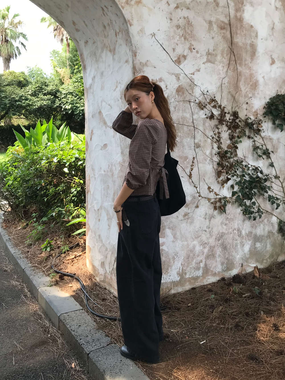 블라우스 모델 착용 이미지-S1L43