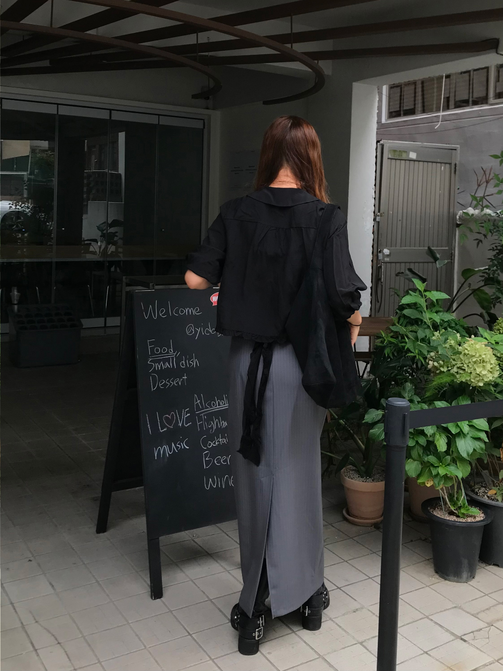 바지 모델 착용 이미지-S1L42