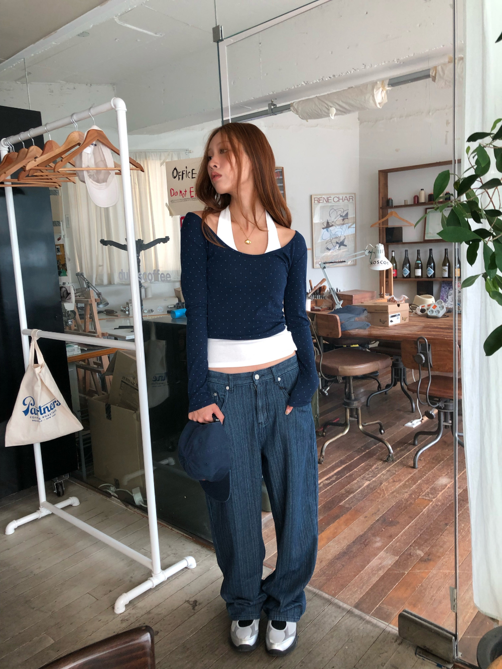 긴팔 티셔츠 모델 착용 이미지-S1L41