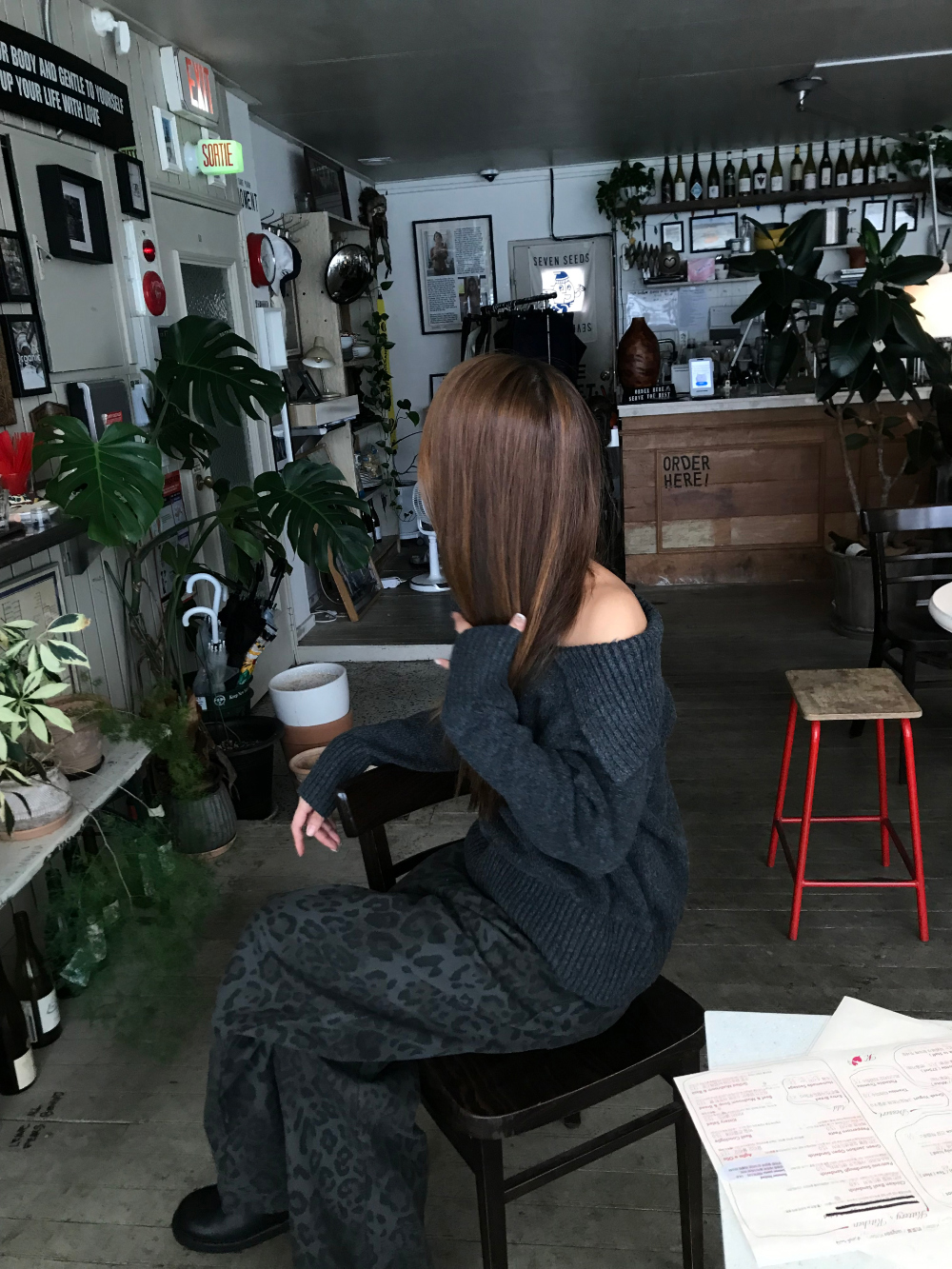 긴팔 티셔츠 모델 착용 이미지-S1L40