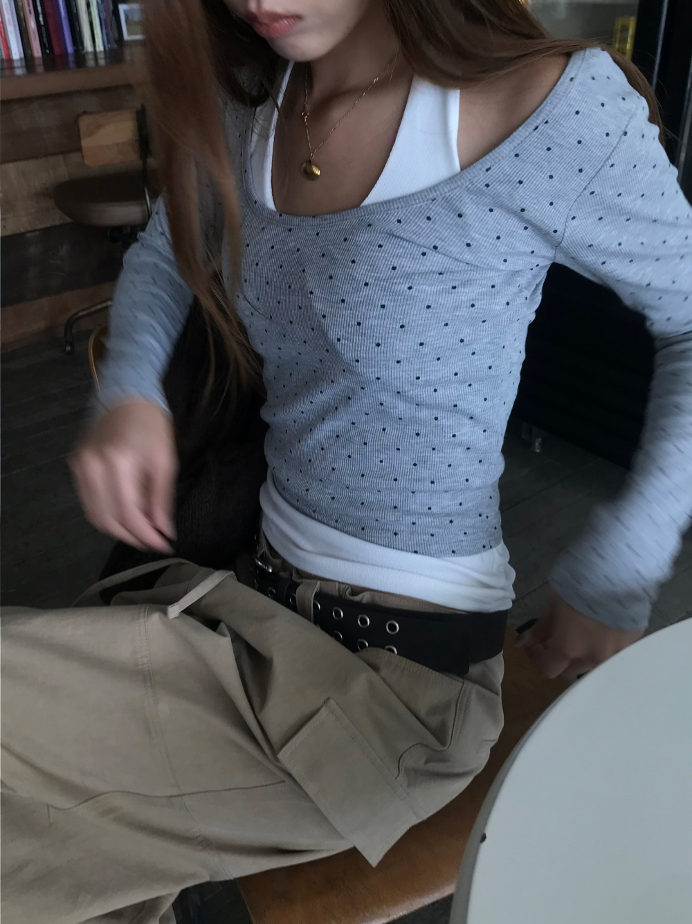 긴팔 티셔츠 모델 착용 이미지-S1L16