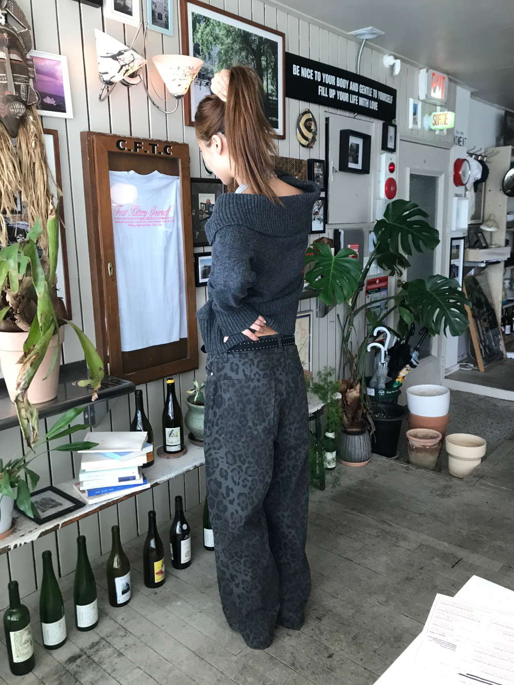 긴팔 티셔츠 모델 착용 이미지-S1L30