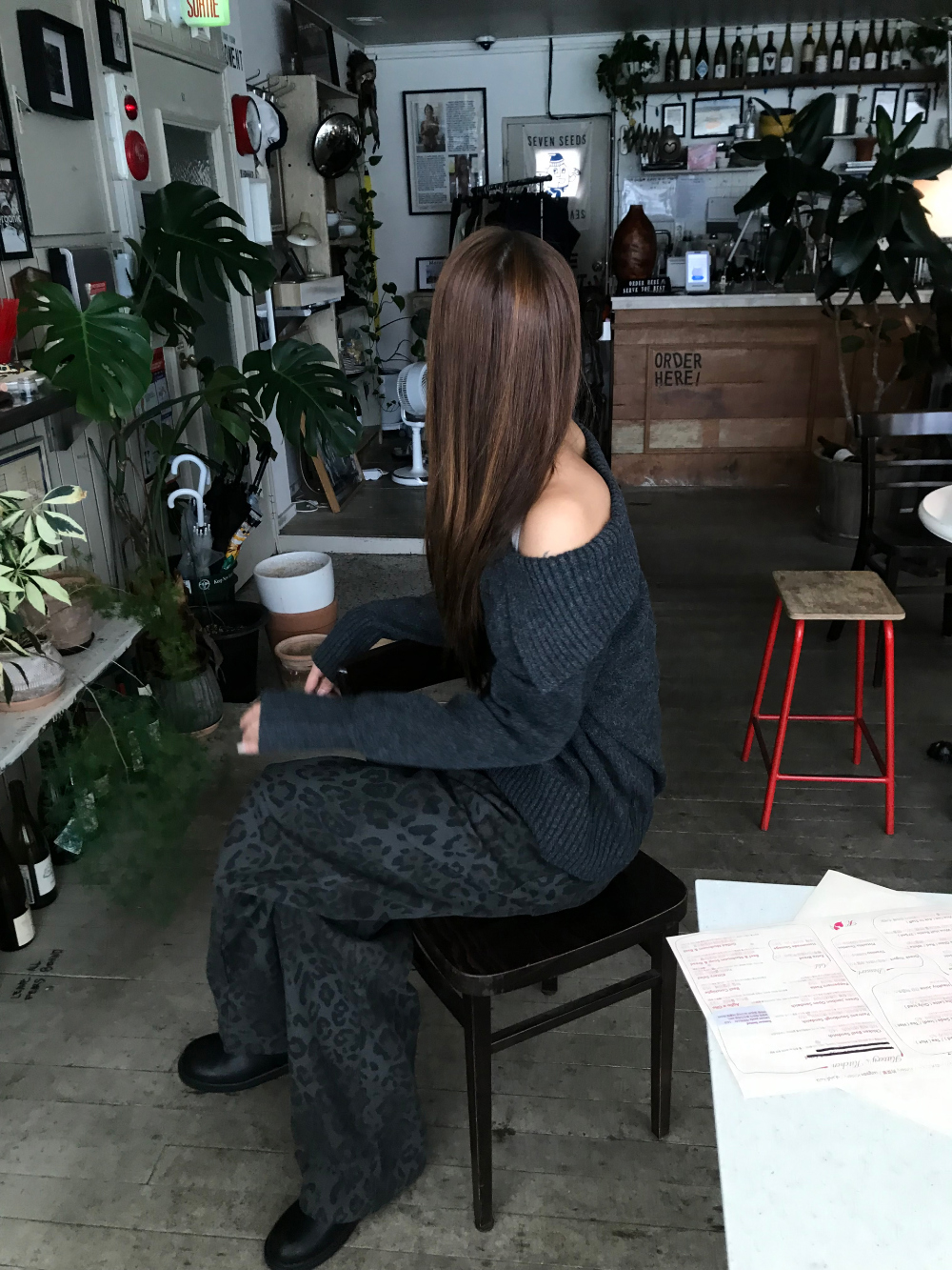 긴팔 티셔츠 모델 착용 이미지-S1L41