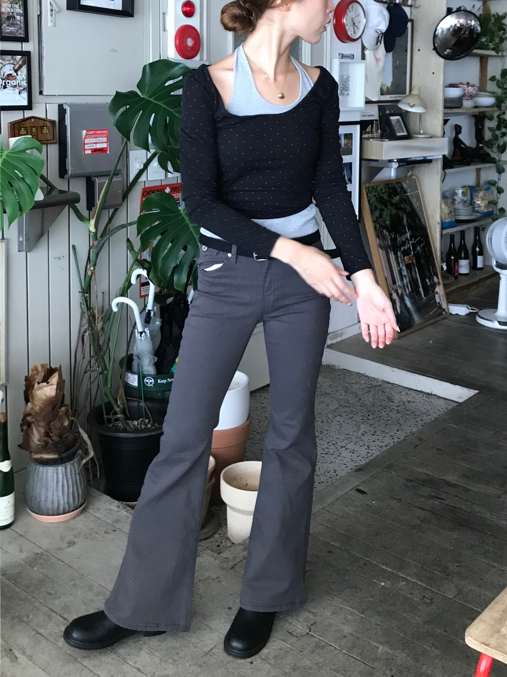 긴팔 티셔츠 모델 착용 이미지-S1L54