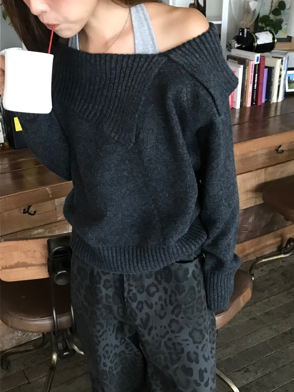 긴팔 티셔츠 모델 착용 이미지-S1L46