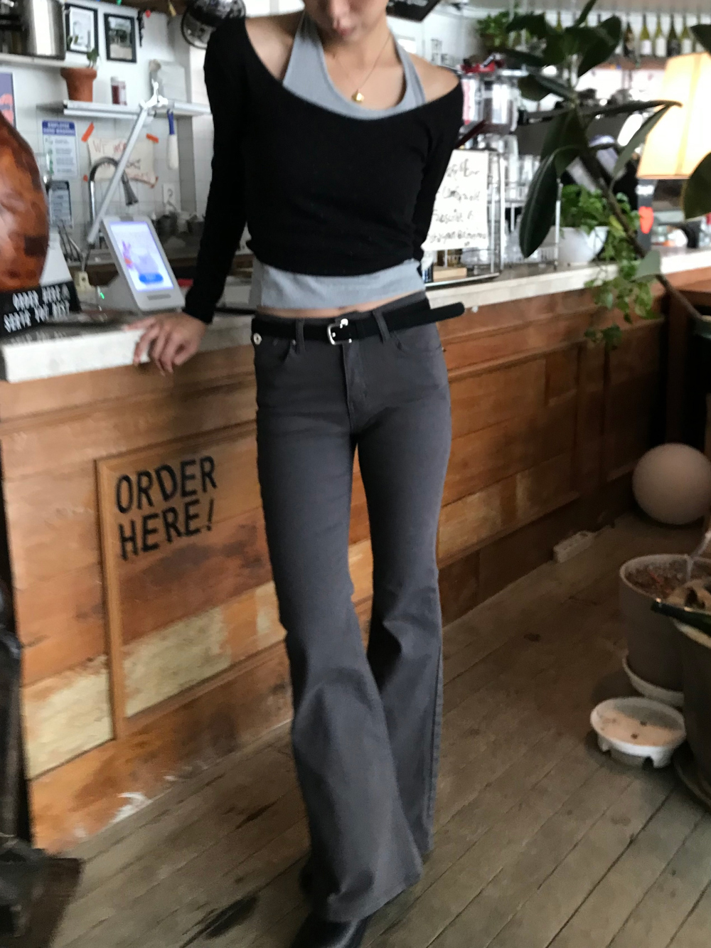 긴팔 티셔츠 모델 착용 이미지-S1L53