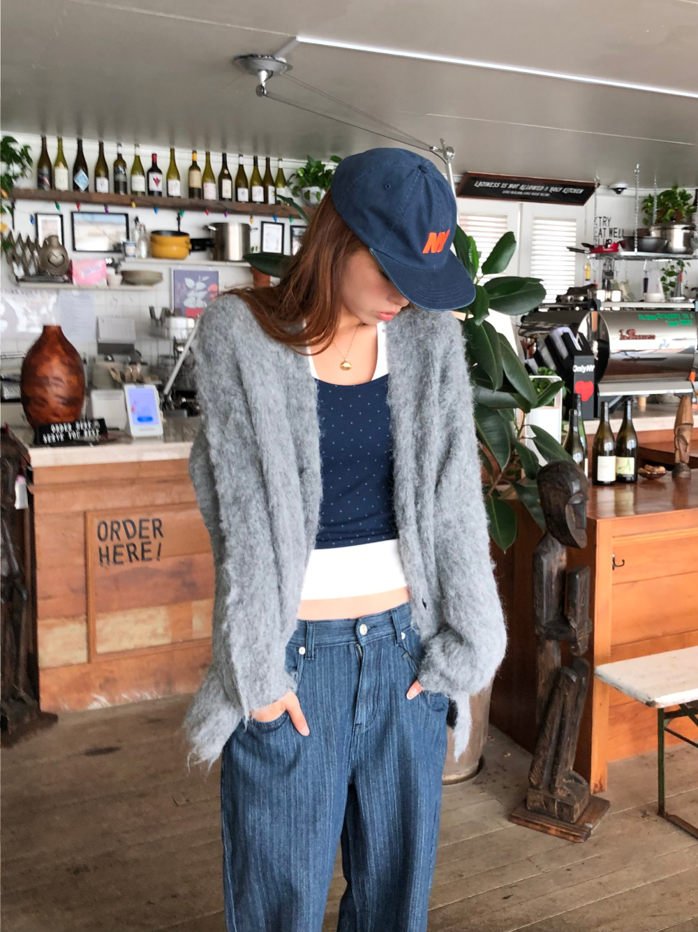 긴팔 티셔츠 모델 착용 이미지-S1L5