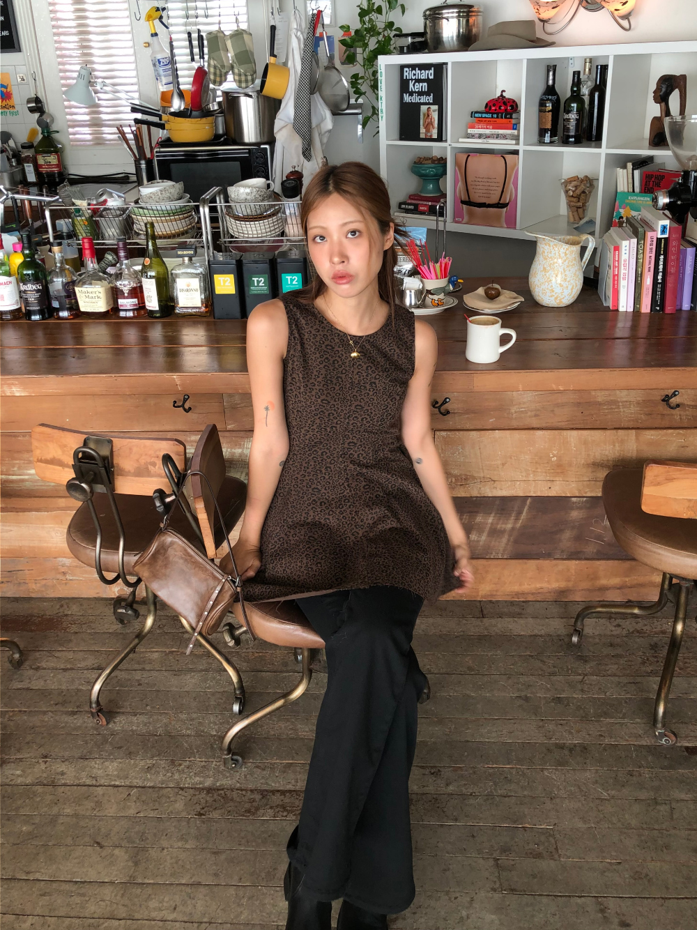 긴팔 티셔츠 모델 착용 이미지-S1L43