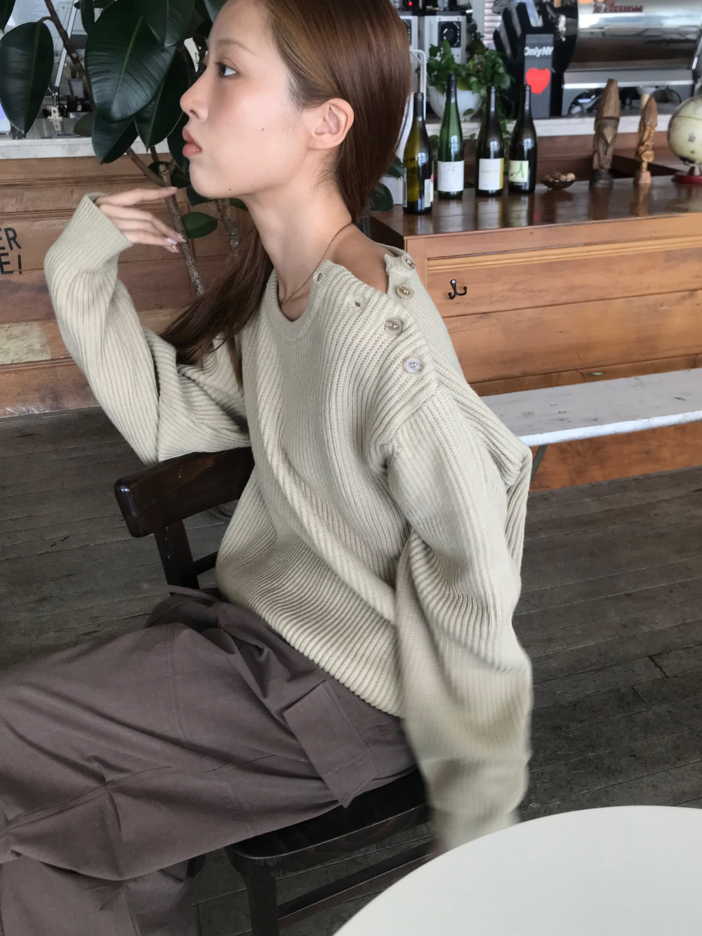 긴팔 티셔츠 모델 착용 이미지-S1L54