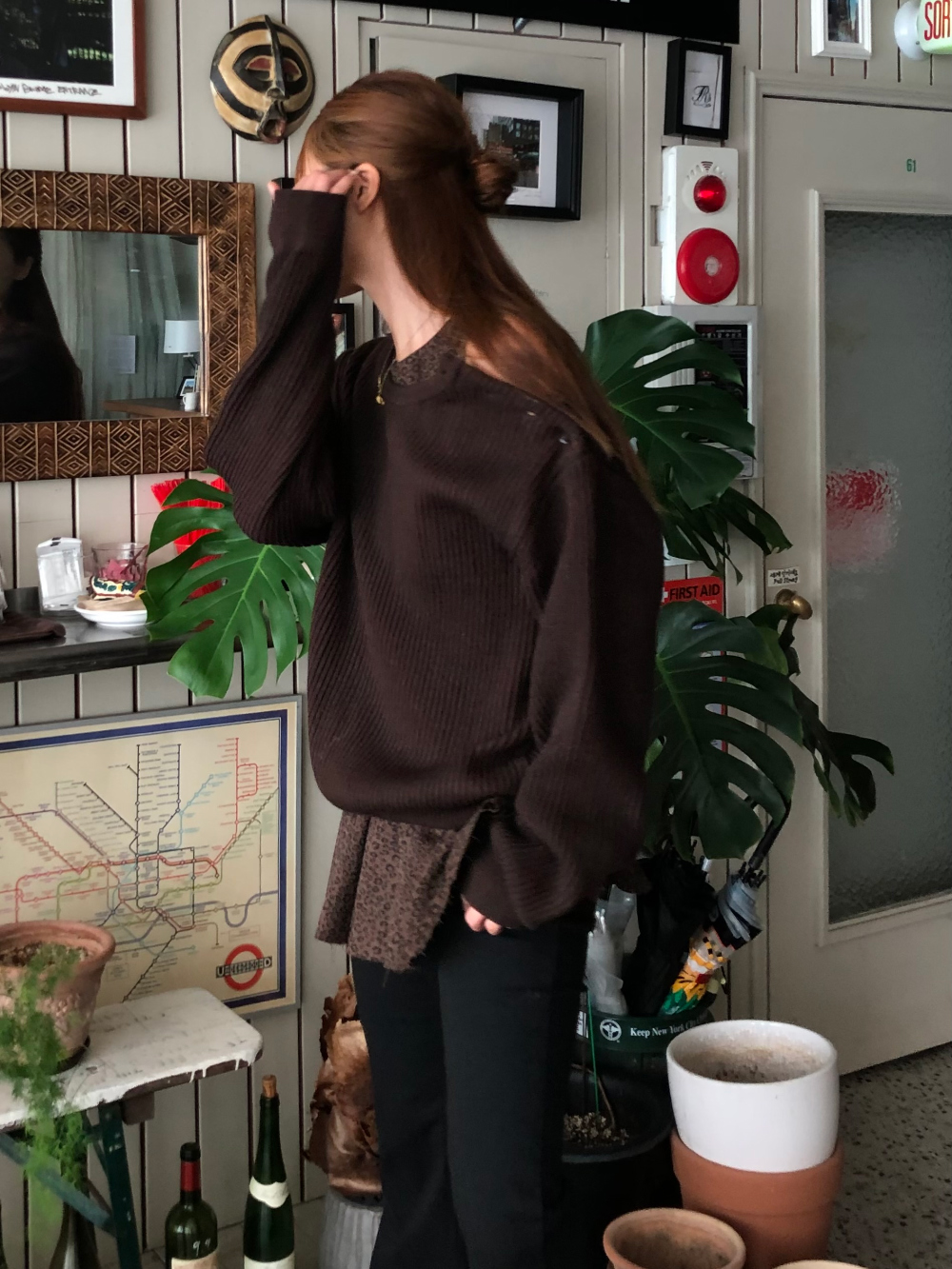 긴팔 티셔츠 모델 착용 이미지-S1L28