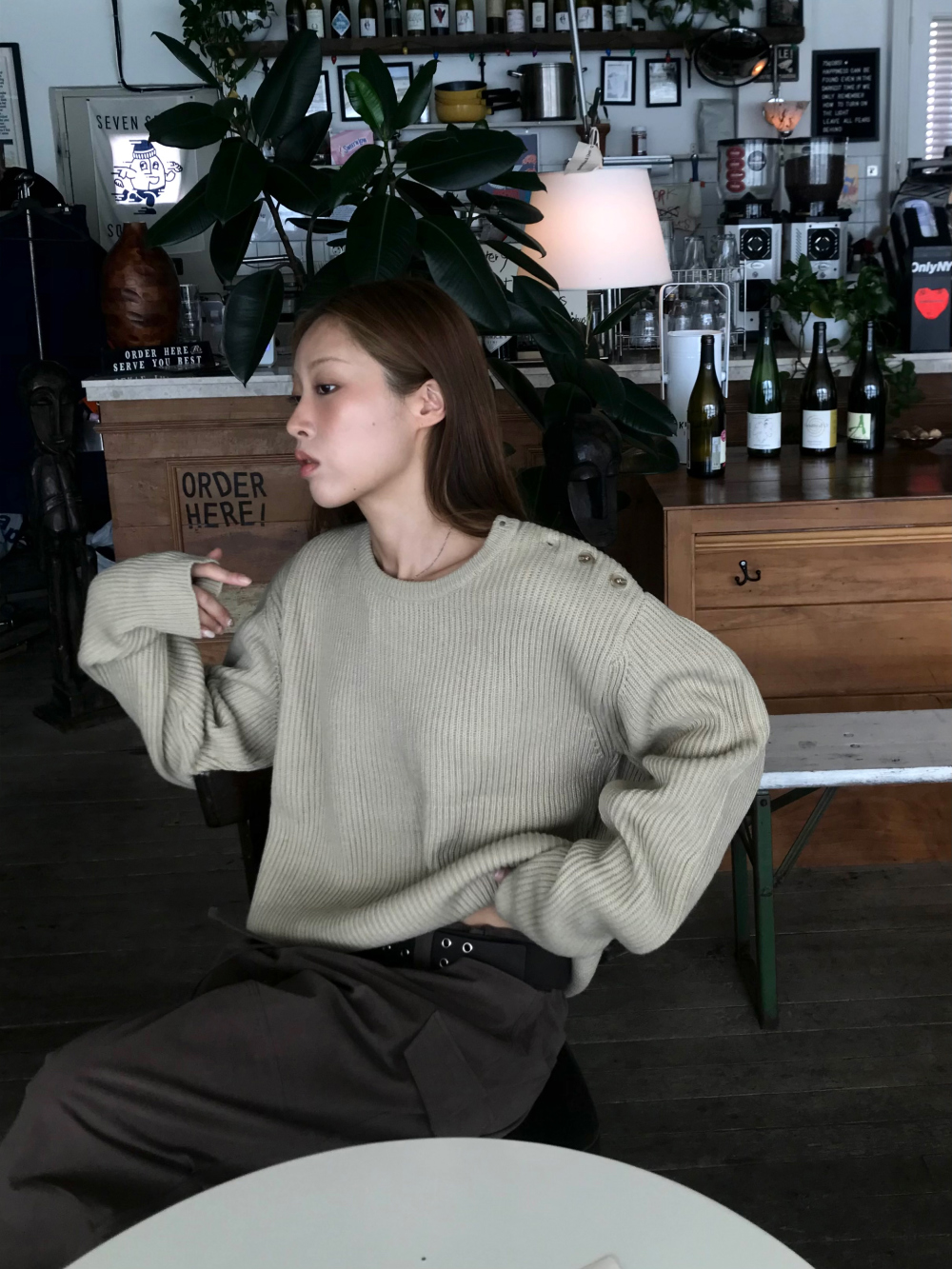 긴팔 티셔츠 모델 착용 이미지-S1L55