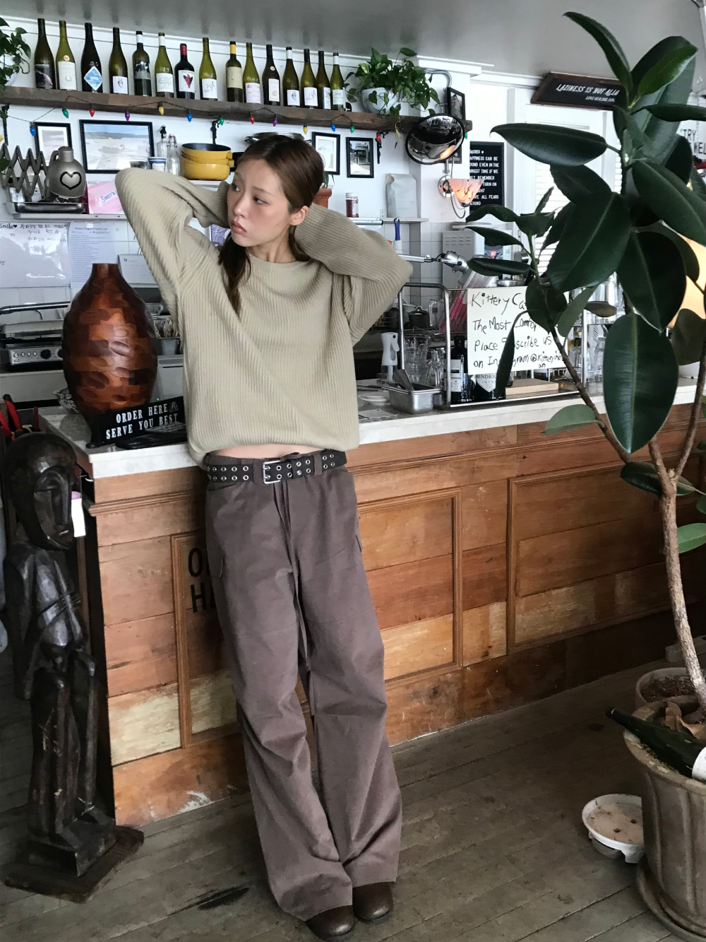 긴팔 티셔츠 모델 착용 이미지-S1L50