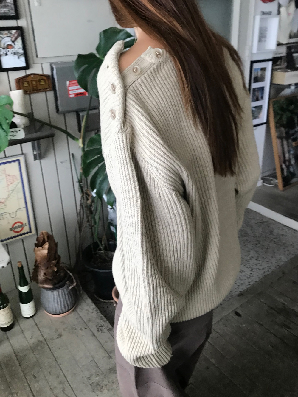 긴팔 티셔츠 모델 착용 이미지-S1L51