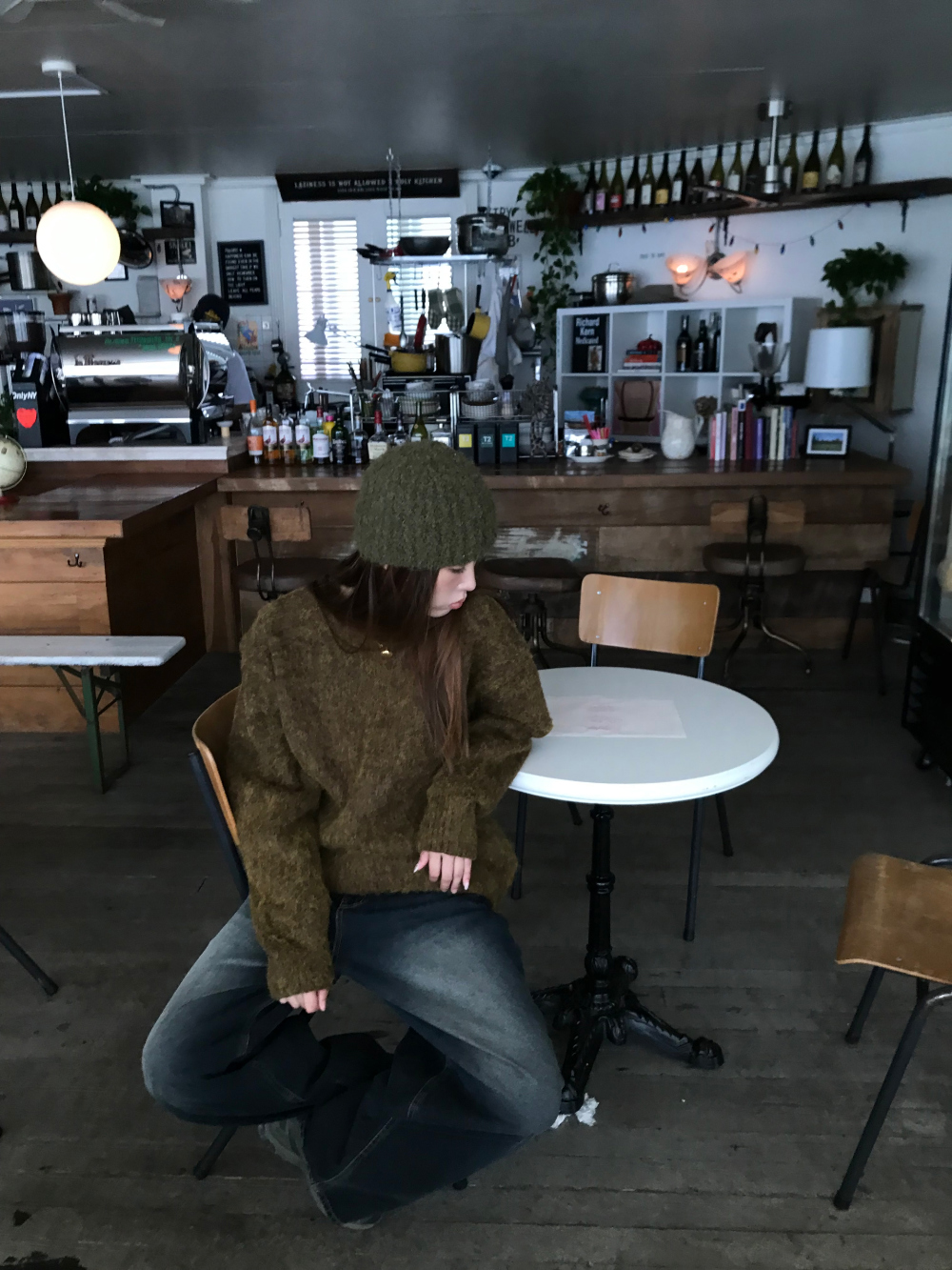 긴팔 티셔츠 모델 착용 이미지-S1L16