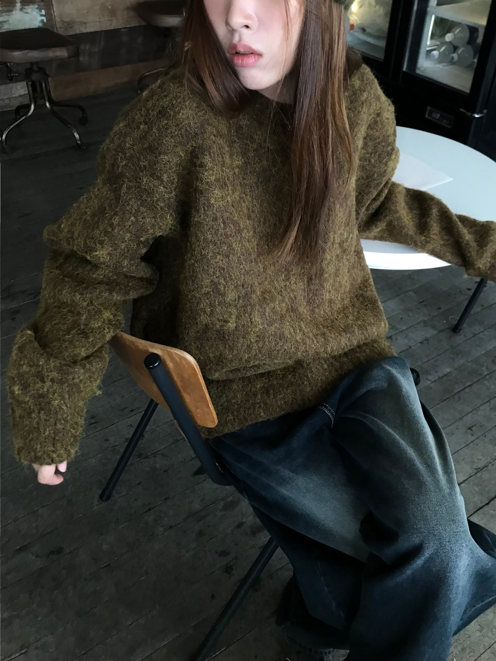 긴팔 티셔츠 모델 착용 이미지-S1L17