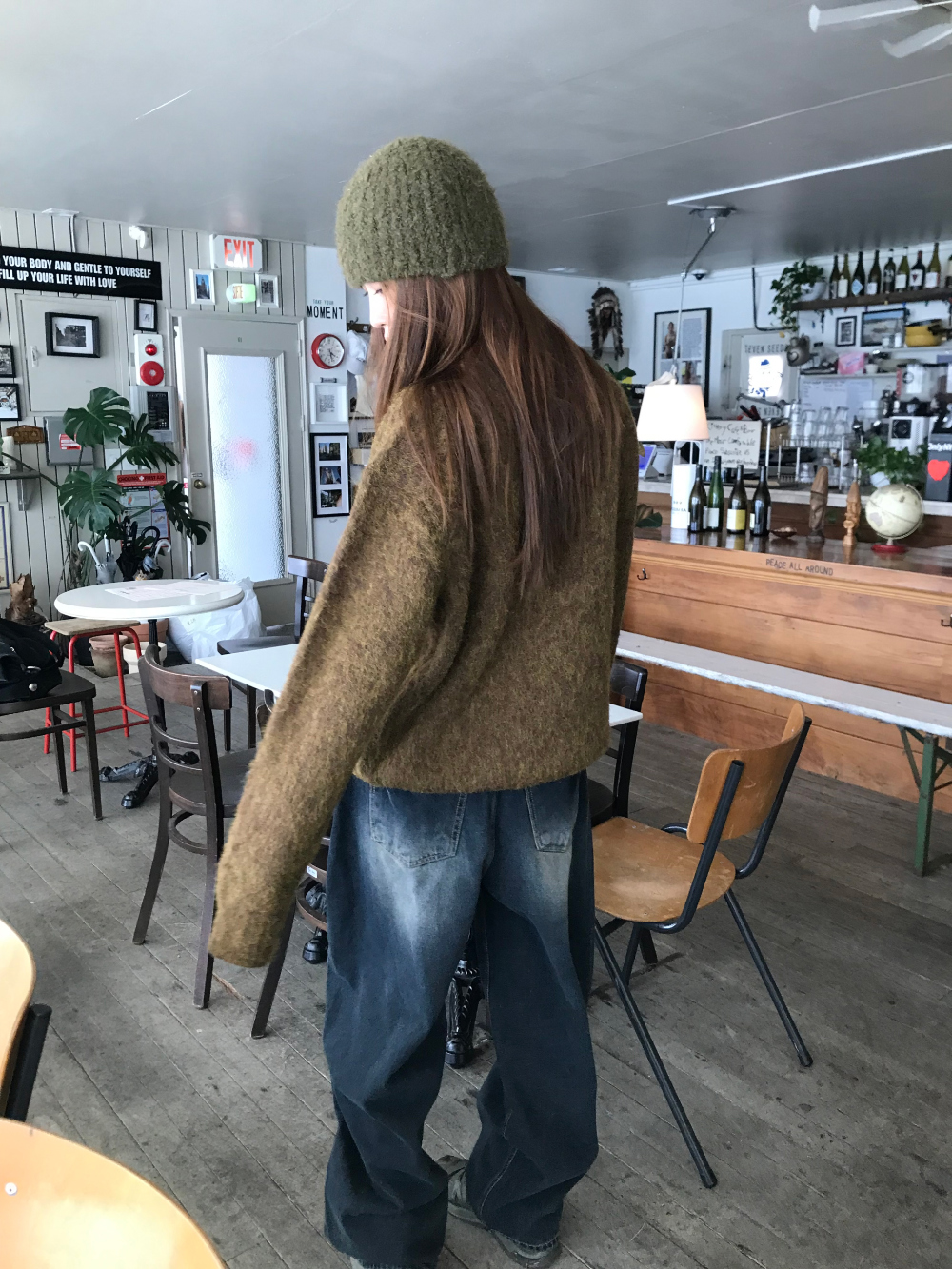 긴팔 티셔츠 모델 착용 이미지-S1L20