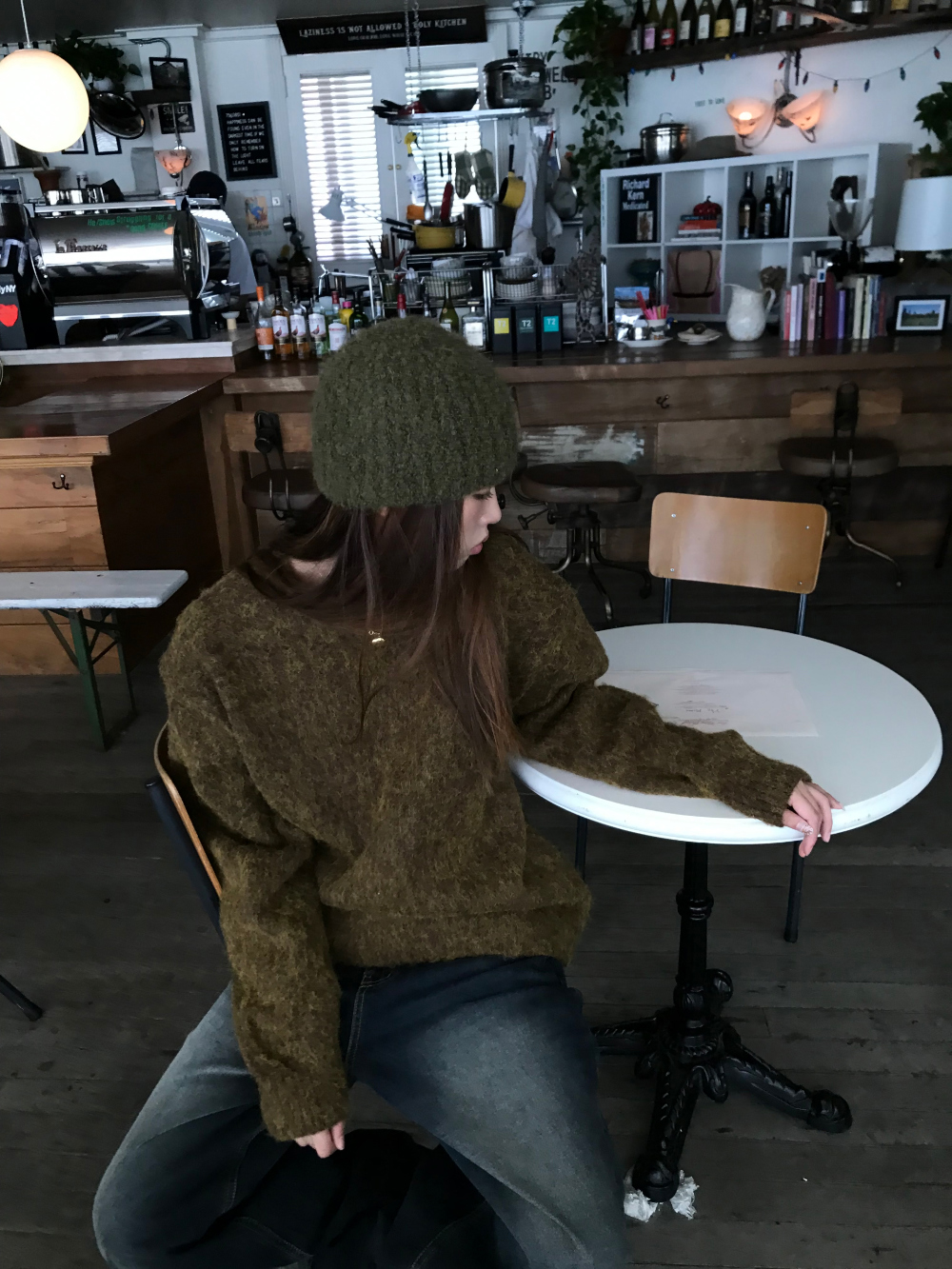 긴팔 티셔츠 모델 착용 이미지-S1L14