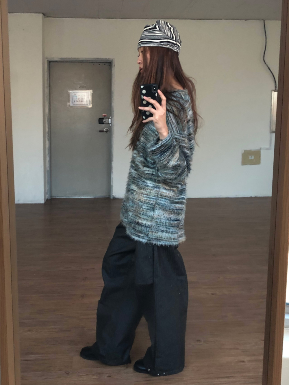 긴팔 티셔츠 모델 착용 이미지-S1L62