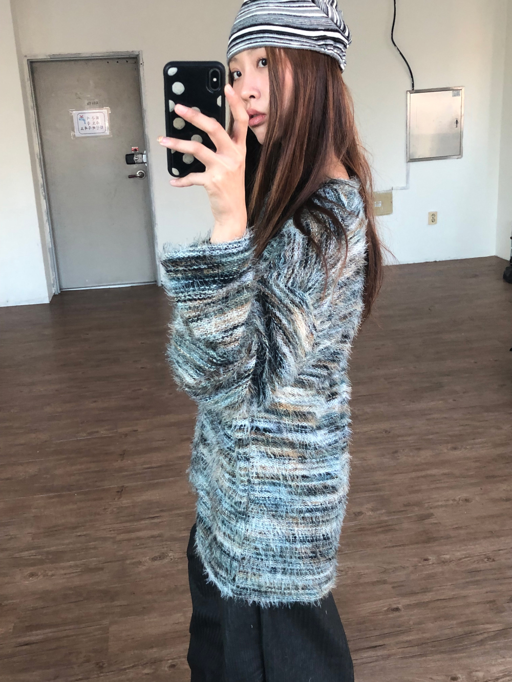 긴팔 티셔츠 모델 착용 이미지-S1L64