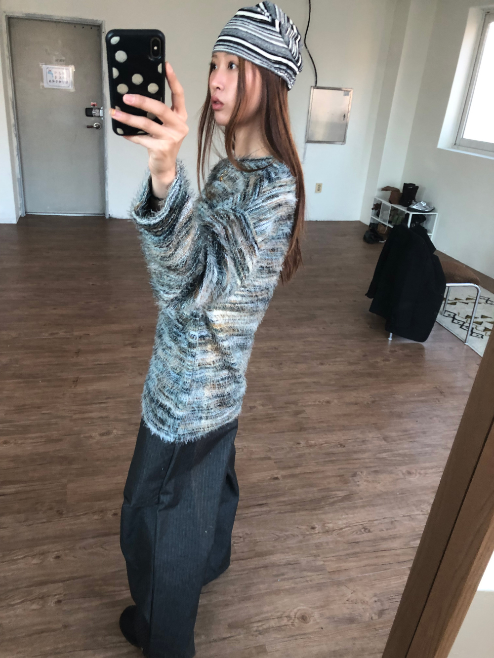 긴팔 티셔츠 모델 착용 이미지-S1L67