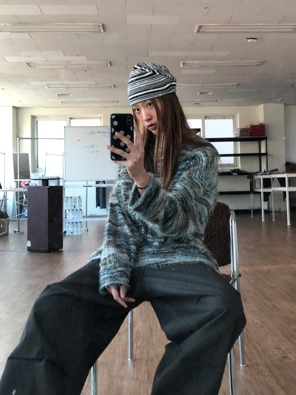 긴팔 티셔츠 모델 착용 이미지-S1L49