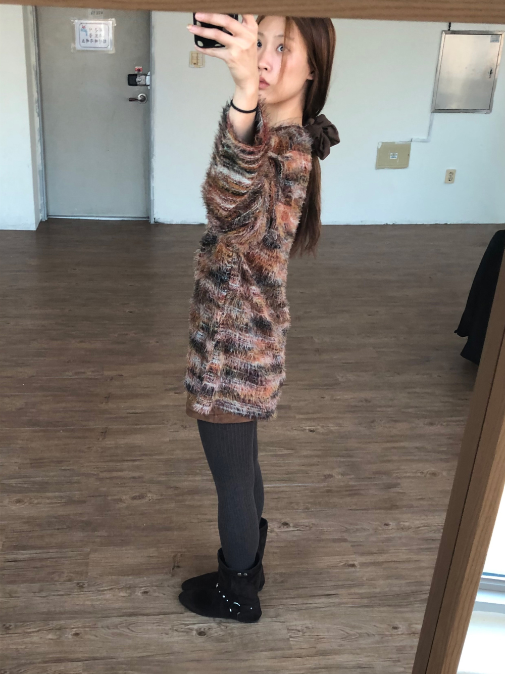 긴팔 티셔츠 모델 착용 이미지-S1L45