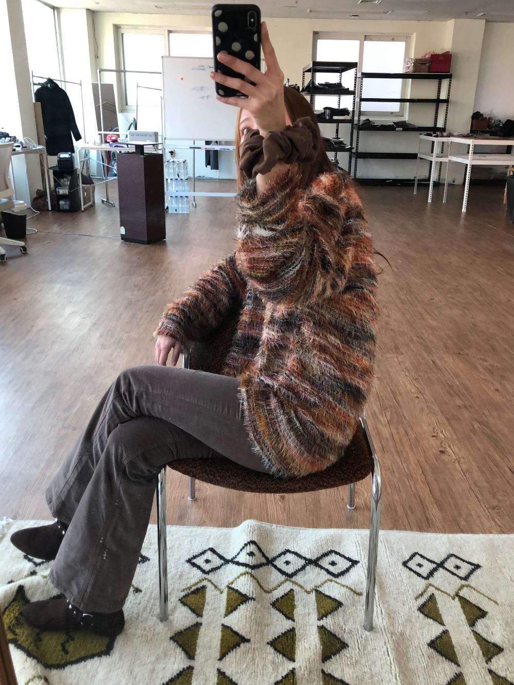 긴팔 티셔츠 모델 착용 이미지-S1L42