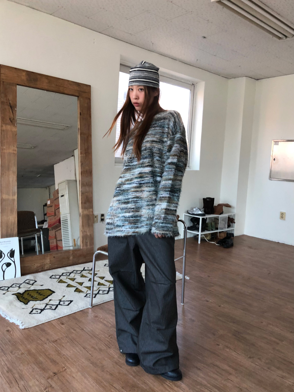 긴팔 티셔츠 모델 착용 이미지-S1L56