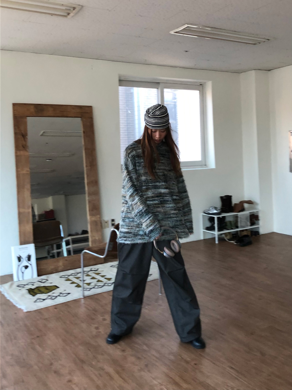 긴팔 티셔츠 모델 착용 이미지-S1L60