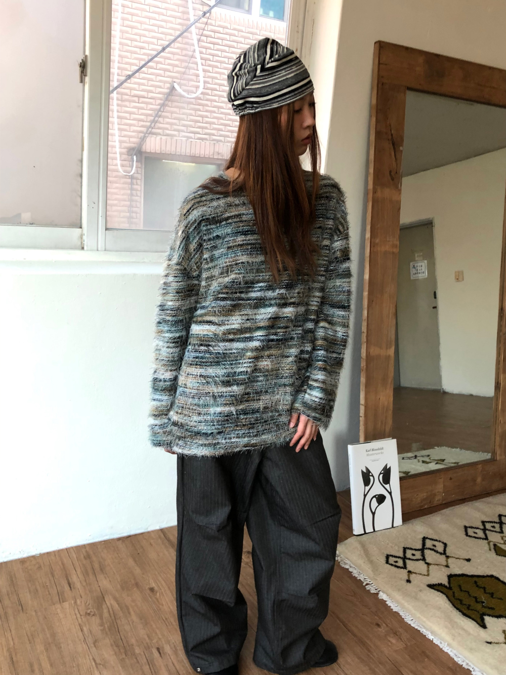 긴팔 티셔츠 모델 착용 이미지-S1L53