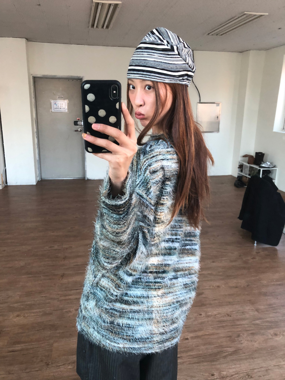 긴팔 티셔츠 모델 착용 이미지-S1L66