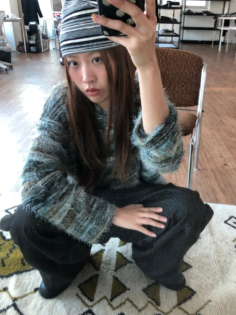 긴팔 티셔츠 모델 착용 이미지-S1L50