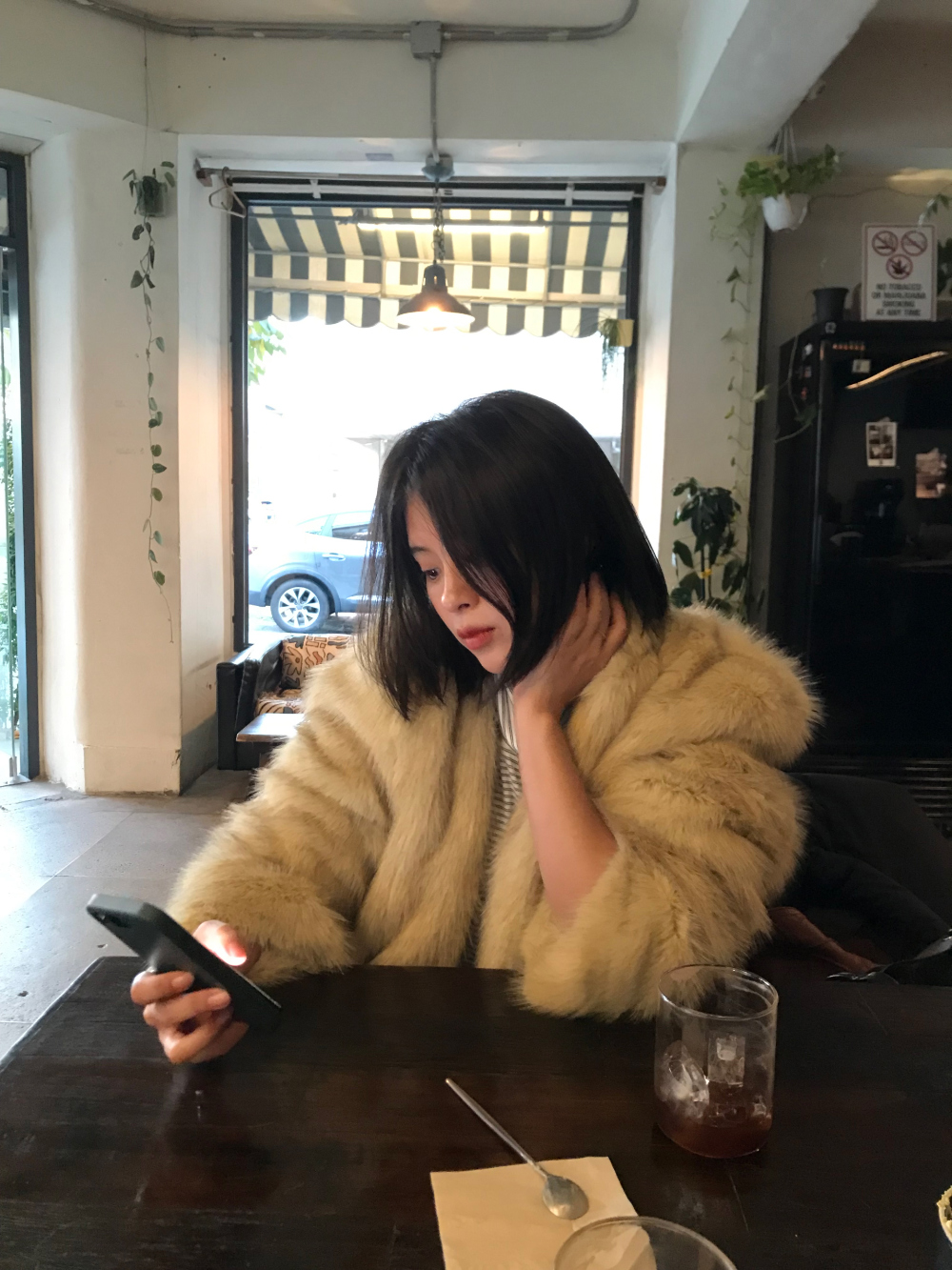 코트 모델 착용 이미지-S1L40