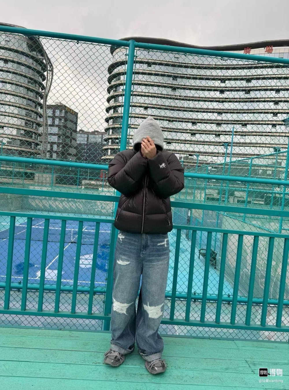 패딩 모델 착용 이미지-S1L15