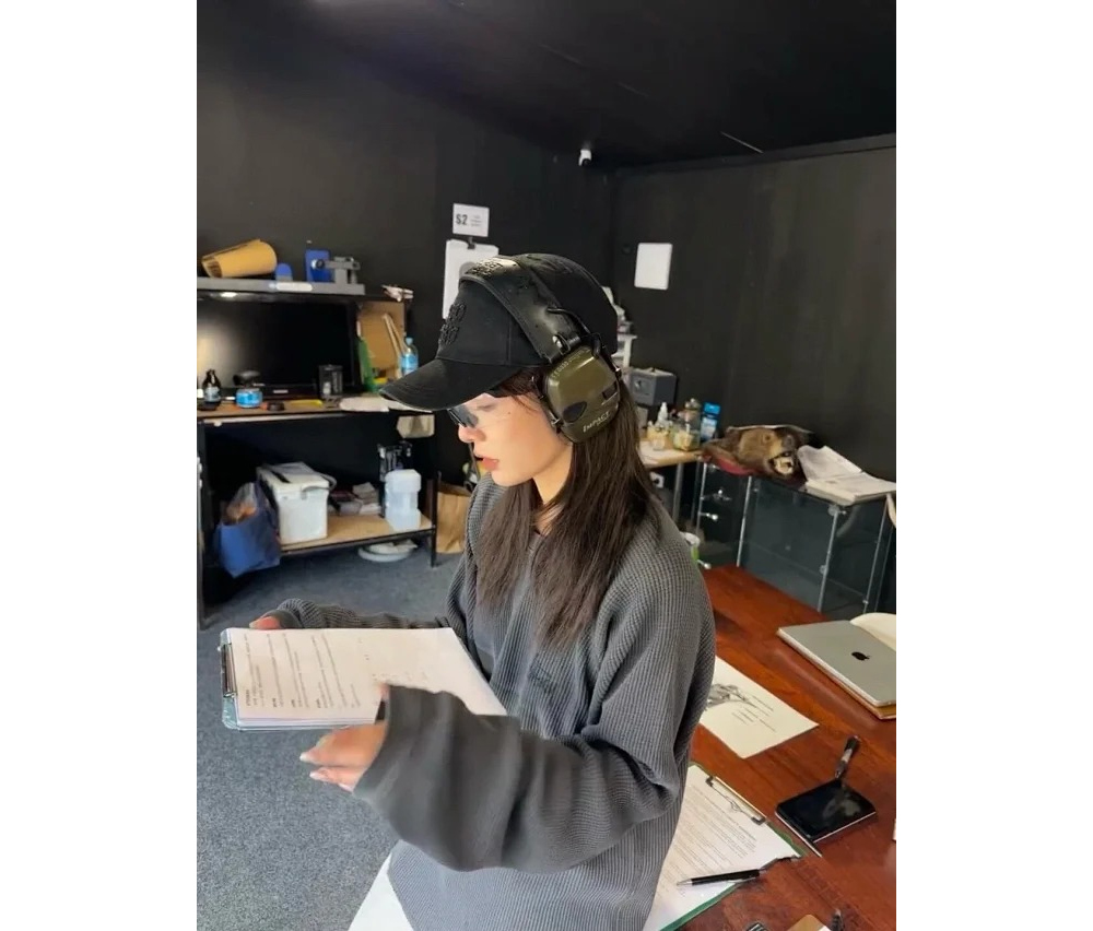 긴팔 티셔츠 모델 착용 이미지-S1L18