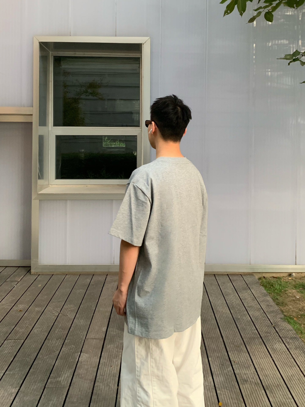 반팔 티셔츠 모델 착용 이미지-S1L33