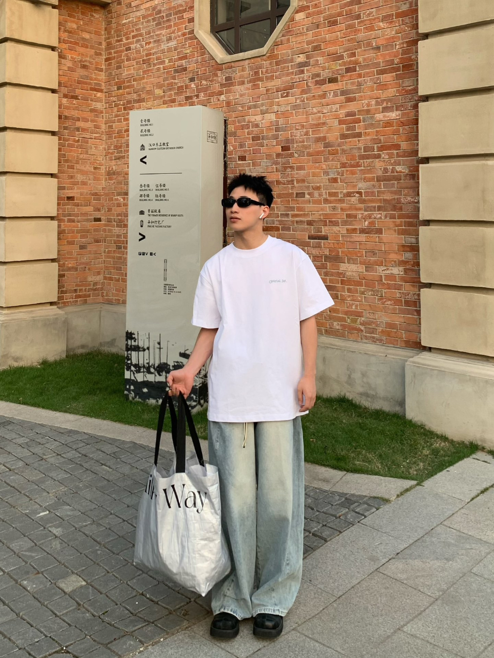 반팔 티셔츠 모델 착용 이미지-S1L24